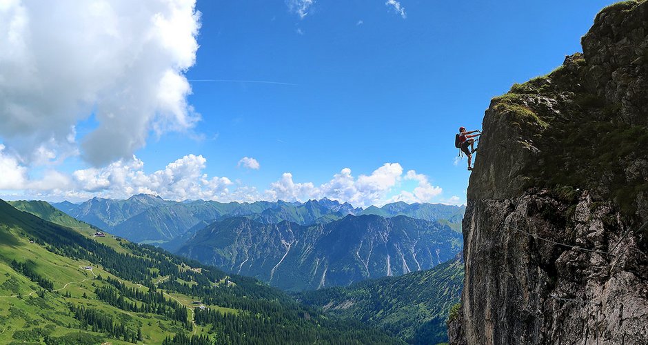 Steile Kante am 2-Länder Klettersteig an der Kanzelwand bei Obersdorf