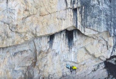 Mich Kemeters Portaledge Stand in der Dachl Nordwand