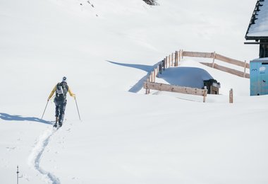 Das klassische Skitourengehen (c) Hannes Haberl