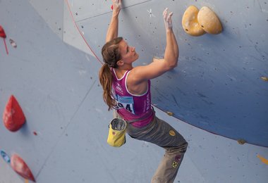 Anna Stöhr gewinnt den Boulderbewerb in Baku