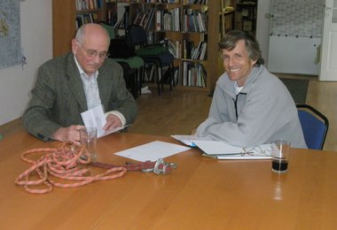 Pit Schubert im Gespräch mit Walter Siebert, der sich auch stark für die Alpine Sicherheit einsetzt
