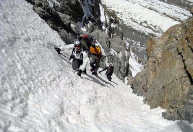 Benni, Basti und Huber beim Aufstieg in der Buhlrinner am Broad Peak