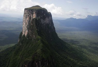 Der Akupan-Tepui in Venezuela