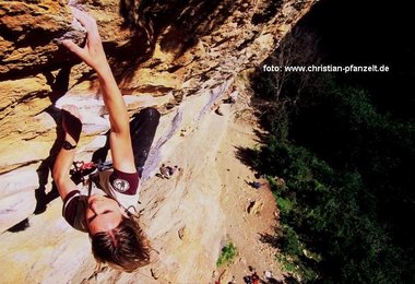 Hot Moves, Clothes and Pics - Salewa alpinXtrem team in Rodellar (ESP)