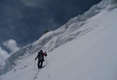 Kurz vorm Material-Depot c Hirotaka Takeuchi