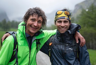 Simon Gietl und Vittorio Messini nach 47:16 Stunden beim Lucknerhaus.