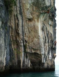 Matt Maddaloni - secret spot - andaman sea - 7b first ascent © gerhard schaar