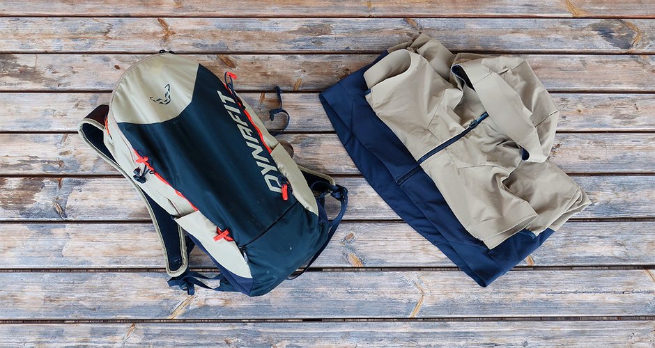 Links der Dynafit Transalper 18 Rucksack und rechts die Transalper DST Vest