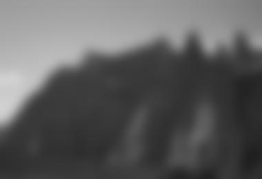 SW Grat auf den pyramidenförmigen Naisa Peak (rechts). Foto Archiv Prezelj