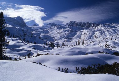 Blick auf das weite Dachsteinplateau - auch für Schneeschuhwanderungen äußerst lohnend. Foto: H. Raffalt