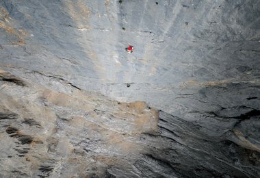 Simon Gietl in der Route Kairos an der Laverella di Fora (c) Felix Bub