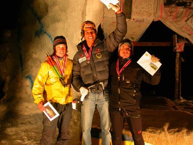 Von links n. rechts Samuel Anthamatten, Zermatt (2. - Black Diamond), Simon Wandeler, Nottwil (Eisboulder-Schweizermeister 05 - Team Austrialpin) und Roger Schäli, Interlaken (3.)