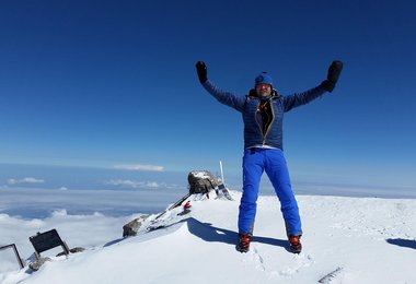 Auf dem Gipfel des 5642 m hohen Mount Elbrus
