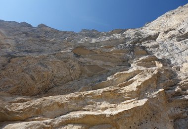 Blick hinauf in die Überhänge der Route Via Vertigine am Monte Brento (c) Xaver Mayr