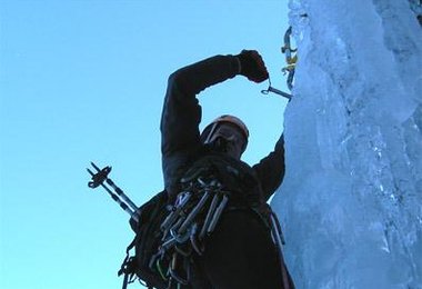 Andreas von bergsteigen.at beim Testen der neuen SIKO-FX Schraube von AustriAlpin