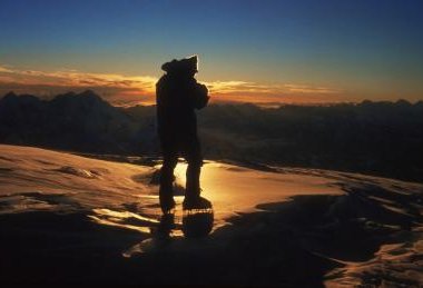 Edi Koblmüller am Gipfel des Cho Oyu (8201 m), nach der Erstbesteigung der Südost-Wand, Tibet, 1978