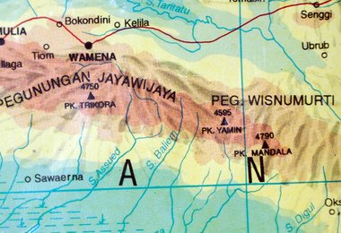 Landkarte von West Papua mit Trikora und  Mandala