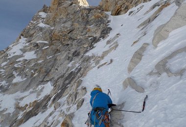 Klettern am Tirol Shan (c) Simon Gietl, Daniel Tavernini, Vittorio Messini