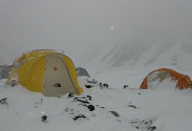 Tief winterliches Wetter im Basislager vor dem 1. Gipfelversuch