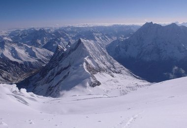 Tiefblick aus 6300 m Höhe Richtung Lager I und Basislager