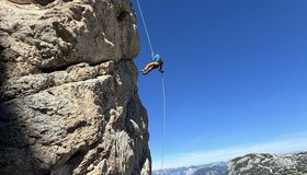 Abseilpiste über die Route SO-Pfeiler