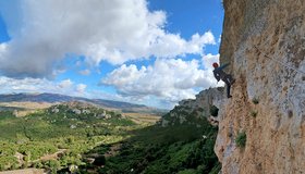 Auch im oberen Stock gibt es schöne, steile Passagen - Ferrata di Giorre auf Sardinien