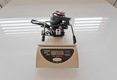 Wiegt inkl. Stopper und Verstellplatte genau 300 g.