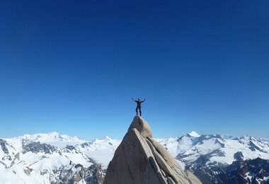 Auf dem Gipfel der Guillaumet im Hintergrund das gigantische Chilenische Inlandeis
