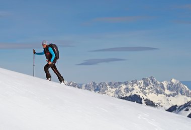 Beim Aufstieg mit dem Arva Ultralite 25 (Modell Winter 19/20)