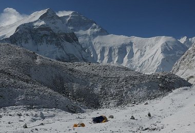 Nordwand-Basislager am ersten Morgen Bild: R. Dujmovits www.amical.de