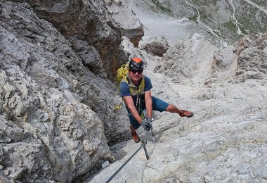 Klettersteiggehen in den Dolomiten mit der Transalper Weste