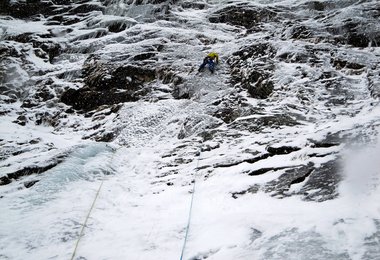 Benedikt Purner in der ersten Seillänge