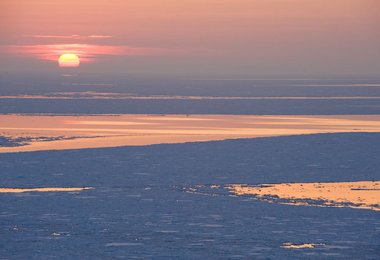 Abendstimmung mit Drifteis, Japan