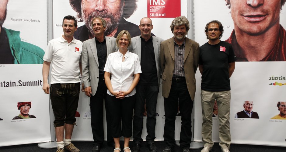 IMS Pressekonferenz Outdoor Friedrichshafen -  IMS Organisator Alex Ploner OEAV Robert Renzler AVS  Karin Leichter DAV Thomas Urban Reinhold Messner und IMS Organisator Markus Gaiser © IMS – Manuel Ferrigato