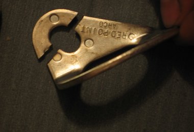 Vorsicht: Bohrhakenlaschen „Red Point Arco“ brechen!