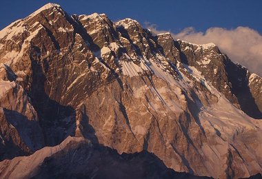 Nuptse- und Lhotse-Südwand im Abendlicht