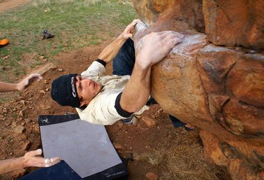 Gerhard Schaar - Australia - Mt. Arapiles - Chicken Boulder - Attak a Helpless Chicken