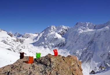 Bears on Kitchener - viewing on to Mueller Glacier
