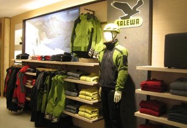 Pefektes Innendesign der Salewa Stores