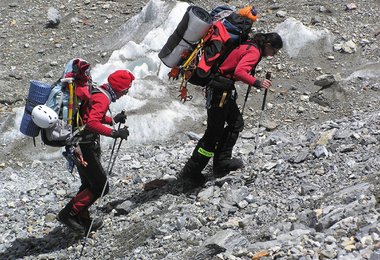 Elisabeth und Alix: Rückkehr ins Basislager nach dem Gipfel