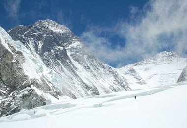 Im Western Cwm - links Everest SW-Wand - rechts Lhotseflanke; Foto © G.Kaltenbrunner