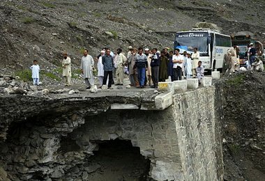 Am Karakorumhighway © Hans Thurner