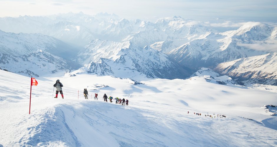 Tiefblick von ca. 5000 m (c) Red Fox Elbrus Race