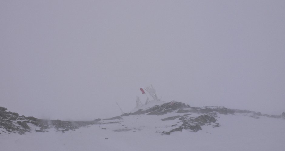 Der Gipfel des Mustagh Ata im Nebel