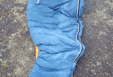 Der angenehme Schnitt des DownWool-Hybrid Ice Cold 190 Wide Schlafsack von Grüezi Bag