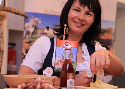 Das Kölner Haus präsentiert sich auf dem Kölner AlpinTag © GRENZGANG