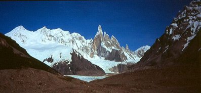 Der Cerro Torre vom Weg zum BC aus gesehen.