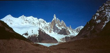 Der Cerro Torre vom Weg zum BC aus gesehen.