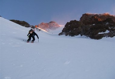 Im unteren Teil der Kazbek SO-Wand. (Foto: Andi Riesner)