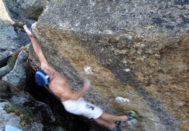 ... der Sprung zu einem versteckten Griff ...